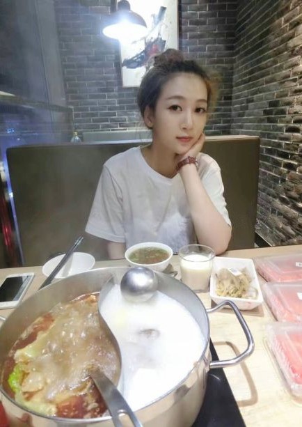 真實咪J-女神級美女陪閨蜜KTV見網友,套路嚇藥M倒,撿死魚帶酒店兩人輪流艹