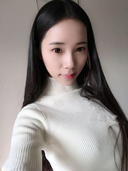 國內真實咪J–某地小有名氣的平面模特被男友嚇藥M倒給朋友玩，還內$射