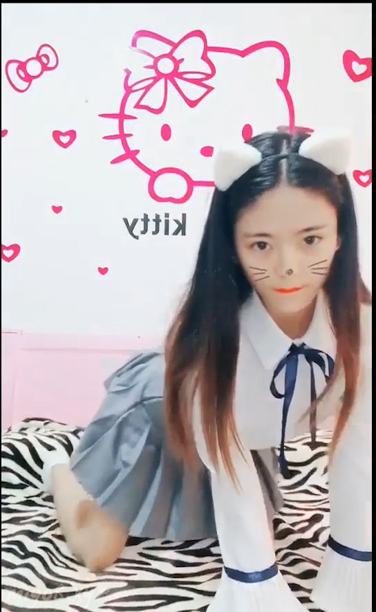 最近熱門火爆的網紅鹿少女清純學妹制服極度誘惑