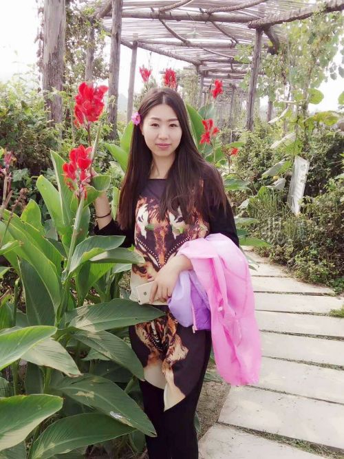 國內真實咪J-牛仔短褲深圳性感姐姐KTV唱歌,灌醉藥倒,乘車途中M倒,被朋友帶到酒店手腳綁在床上盡情papa