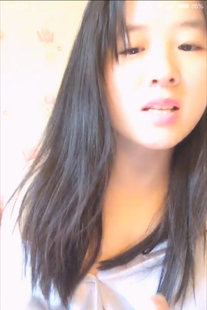 19歲嫩妹,笑起來好甜美,天天有土豪打榜,內心膨脹了,不肯接受一對一了