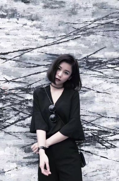 真實咪J-香港超模聚餐被吓Y咪倒,帶回酒店狂艹,怕醒來發現又把她衣服穿好