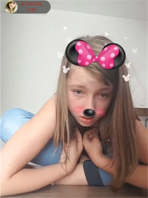 來自美國的小羅$莉主播,紫薇洗澡摳茓秀,小嫩$茓特別粉