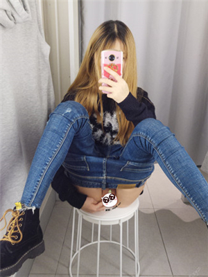 網紅少女-魚丸要吃粗面-服裝店更衣室大膽露出紫薇 35P+7V