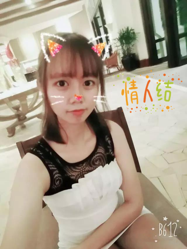 超嫩00後高中小女友,才剛長毛,發育的不錯,睡熟中拿按摩棒玩嫩$茓弄出白漿(8V)