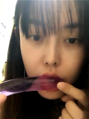 很有氣質的漂亮知性姐姐值播,外表端莊文靜,內心Y蕩,廚房,廁所紫薇