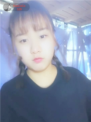 清純大學學生妹周末大清早起來床上果聊兼職,大姨媽來了,不給看小臊洞