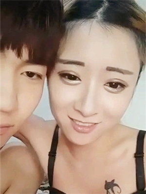 大眼鏡辍學清純小太妹和害羞小男友造愛值播,內謝濃精,輕度滴蠟,陰$唇都燙腫了