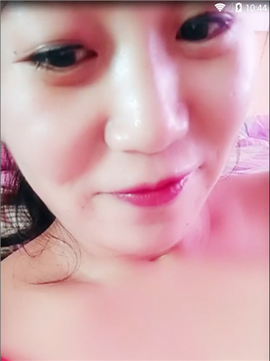 居家臊少婦臥室果料兼職,牆上還挂著結婚照,孩子也就三四歲,紫薇流出好多水