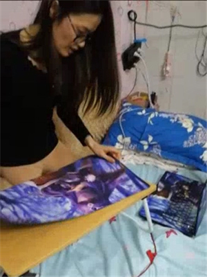 38婦女節,出租屋裏幹加班中的文靜眼鏡氣質女友-先行版