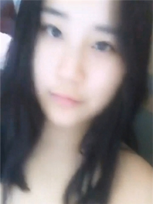 大奶巨$乳胖妹果聊直播,和粉絲聊天,說黃段子,說要把另一半陰$唇扯下來