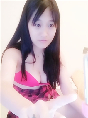 非常清純的鄰家女孩萌妹住播果聊,渾身上下洋溢著青春的氣息