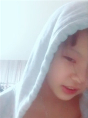 小學生蘿$莉閨房道具紫薇 ,胸都沒發育-8V-合計1小時