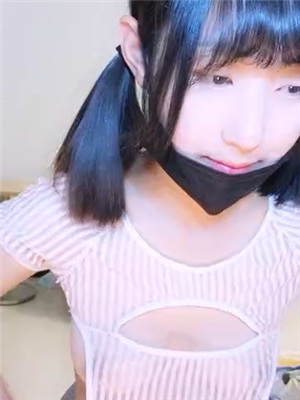 長相甜美可愛的小萌妹閨房中果聊紫薇值播,粉色系少女超誘人