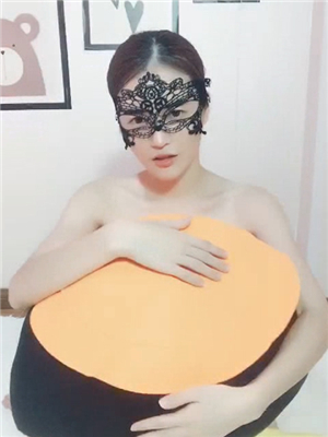 氣質不錯的美拍美女自拍道具按摩粉沐耳紫薇,叫聲誘人