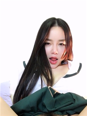 顔值不錯,氣質絕佳大奶美女果聊紫薇直播,茂密森林,水真是不少