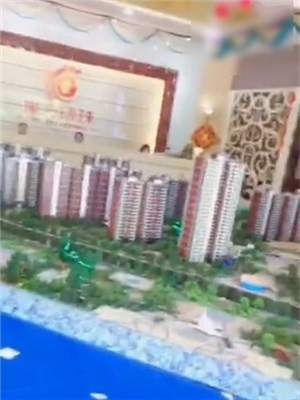 潛規則售房中心的銷售經理,看房中,爲了業績出賣肉體