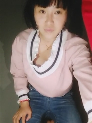 留守倆村婦和隔壁老大哥玩雙飛激情值播,現在農村裏也都這麽會玩了