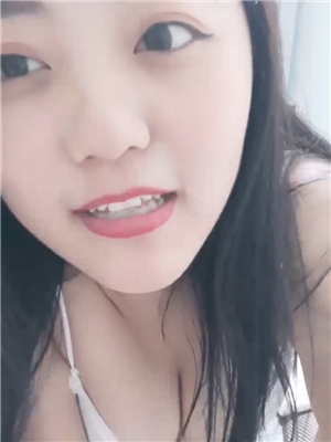 微胖豐潤美女住播和幹爹的在值播PaPa秀,身材肉肉的超級舒服