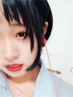 清純短發OO後蘿莉萌妹初涉果聊,不懂怎麽誘惑男人,經過幾天學習表示才學了點皮毛