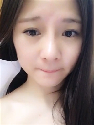 清純大眼萌妹好久沒上線,複播來的粉絲還是不少,嫩茓還是那麽粉