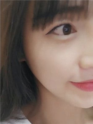 苗條清純嫩妹,紫薇嫩茓,流出白漿,完事洗澡蹲下又流出好多,挺臊