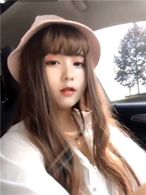 長得挺萌很洋氣四川美女大學生暑假期間做果聊兼職,開車在市區轉悠獵物,成功勾引到一小哥哥-3小時