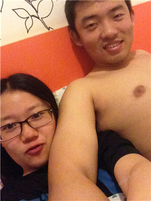 眼鏡可愛純情學生妹性X自拍,分手後遭渣男友報複流出