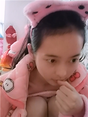 超級可愛,說話萌萌的高中小美女果聊兼職,首次開露,極品白虎無毛