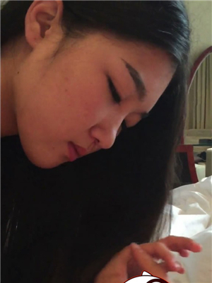 大學城附近約到的高素質學生妹子,吃了頓飯就到酒店開艹,男友在異地非常饑渴