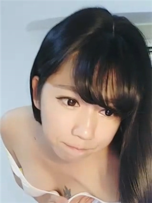 娃娃臉可愛有點胖嘟嘟果聊,不時的掰開自己小臊茓,問有沒有人想來吃奶