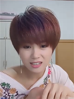 健談開朗的短發風臊女教師,身材超棒,沒想到小茓長這樣子