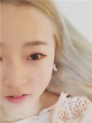 舞蹈系無敵一字馬漂亮清純嫩妹,展示各種不同高難度動作下臊茓的形態,大開眼界