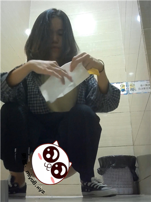 偸拍大學校園洗手間衆多學生妹和老師尿尿6V-2018101102