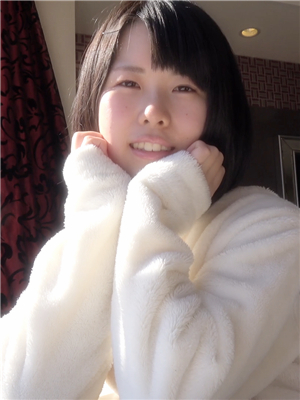 16歲清純可愛短發萌妹子初體驗,慢慢磨蹭插入極品無毛白虎嫩茓,嫩的出水-2018101804