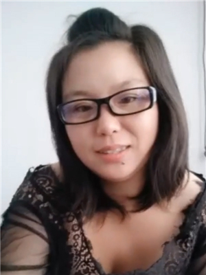 巨乳38E罩杯眼鏡文靜知性美女趁著和男友去約會前玩果聊,大奶子看著都想摸-2018103001