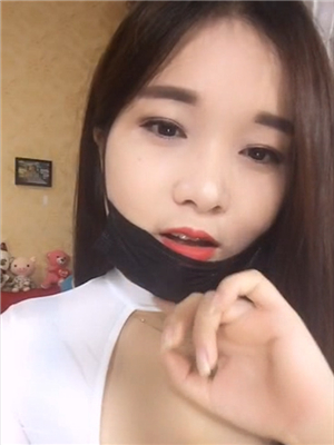 微胖豐滿極品高顔值美女果聊直播,果然微胖才是最好的身材-2018100401