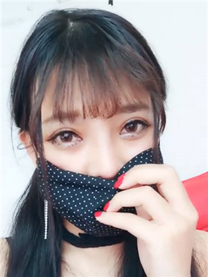 新人萌妹主播小安妮,眼鏡大大的超級萌,一只手掰開嫩茓,一手紫薇,粉嫩十足-2018110803