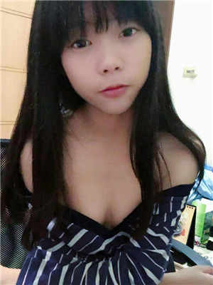 香港line上小萌女-拍給男友的誘惑自拍模擬和玩偶熊做X愛-2018120203