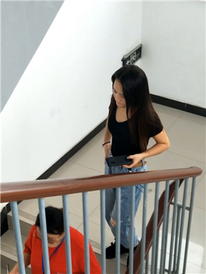 牛人辦公樓偸拍系列-氣質牛仔褲妹-2019010404