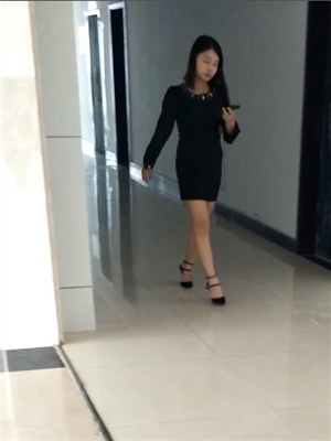 牛人辦公樓偸拍系列-苗條氣質黑衣美女-2019010502