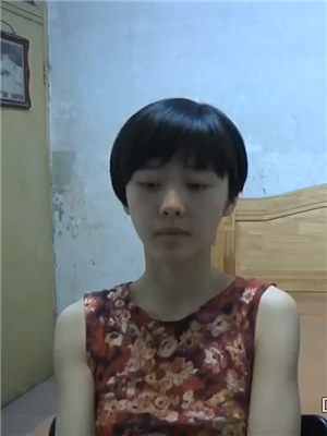 剛畢業導演系學生采訪北漂清純短發兼職妹,聲稱要把妹子捧紅-2019020404