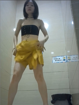 偸拍商場WC黃色連體短裙短發清純美女-2019021502