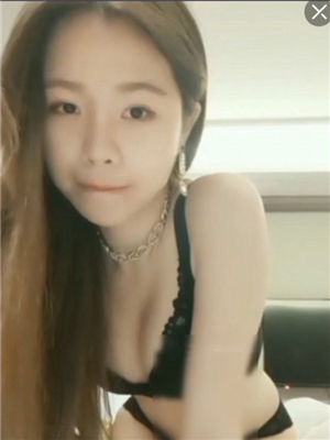 人氣老牌網紅大學生美女醜曦,許久不播,複出下面依舊是那麽粉嫩-2019031302