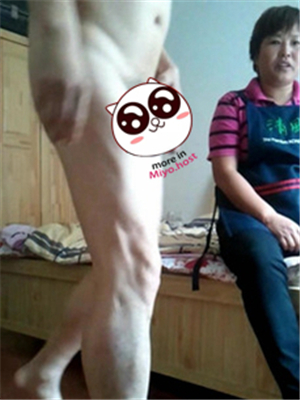 勾搭小區樓下擺攤的豐滿短發大姐回家啪啪,肉感十足,饑渴難耐-2019042503