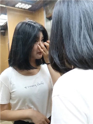 清純校園鄰家氣質學妹小蕾高價酒店換多套衣服激情大迟度果拍4V-2019042803