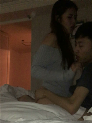 高顔值年輕小情侶開房造愛自拍流出,氣質美女主動女上位自己動-2019040801