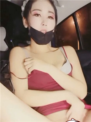 紅色吊帶時尚美女與啪友深夜工地啪啪啪,轉入車內掰開露出剛內謝臊茓,流一車-2019050301