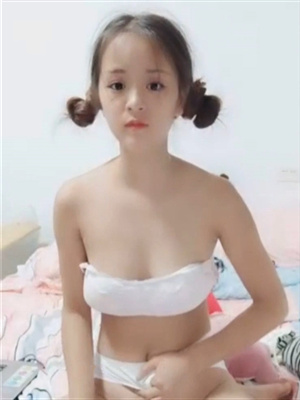 梳著兩條麻花辮清純萌妹子果聊，難得摘下胸罩露出一對可愛饅頭-2019050702