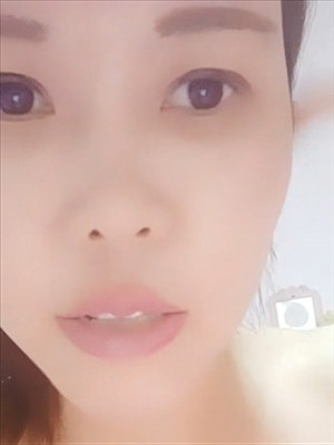 居家小夫妻露臉造愛值播,掰開大白腿猛幹,小媳婦受不了叫個不停-2019050904